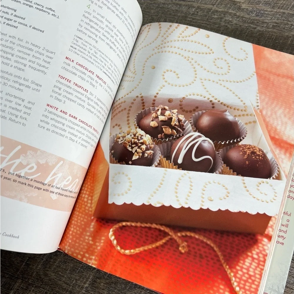Betty Crocker‎ Christmas Cookbook by Betty Crocker Editors 2006 Hardcover